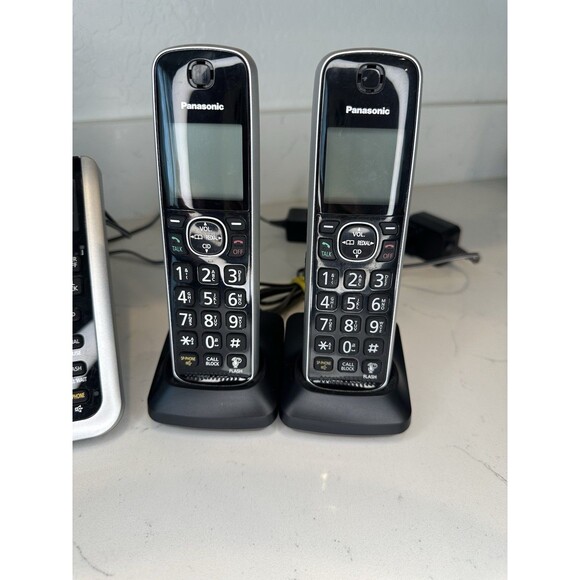 Panasonic KX-TG885SK Link2Cell Bluetooth Cordless Phone System 5 Handsets - Picture 2 of 10
